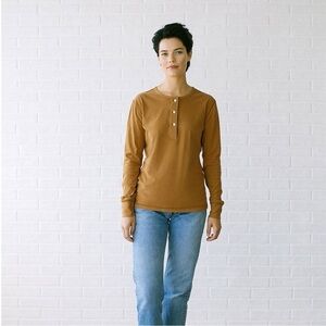 Tradlands Long Sleeve Sawyer Henley in Camel Brown